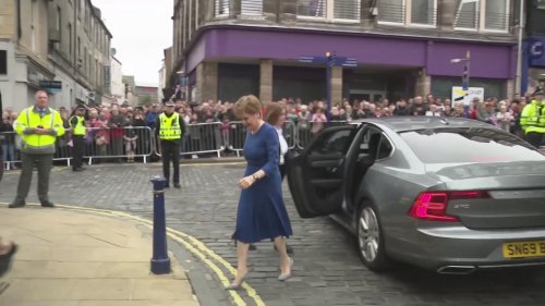 Nicola Sturgeon booed as she arrives in Dunfermline