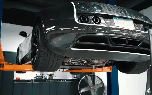 Video shows how a Bugatti Veyron’s $21,000 oil change is done in 27 hours