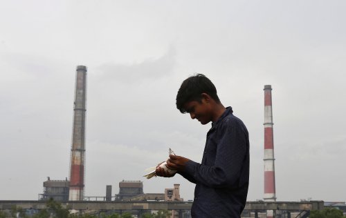 India pushes back deadline for coal-fired utilities to adopt new emission norms