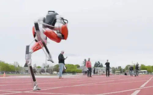 Two-legged robot’s 100-meter record is astonishingly quick