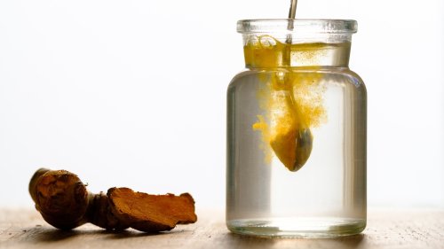 The Water Test To Determine If Your Turmeric Is Pure