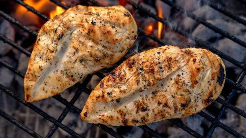 Big Mistakes That Ruin Your Grilled Chicken Every Time