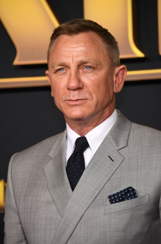From 007 to private detective, Daniel Craig signs up for more 'Knives Out'