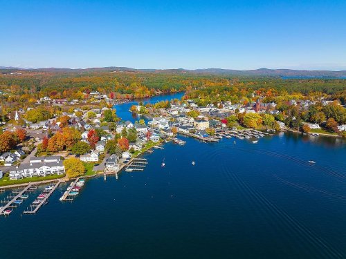 10 Best Lake Towns To Retire In The US