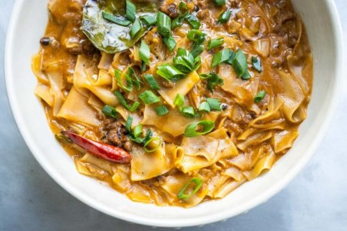 Thai Panang Curry Noodles with Meat Sauce 