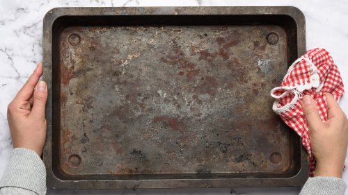 Revive Your Rusted Baking Sheets With Items You Already Have In The Kitchen