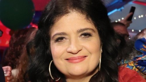 Why You Shouldn't Put Olive Oil In Pasta Water, According To Alex Guarnaschelli 