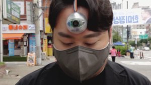 This ‘Third Eye’ Wearable Lets Users Stay Glued to Their Phones While Walking Down the Street