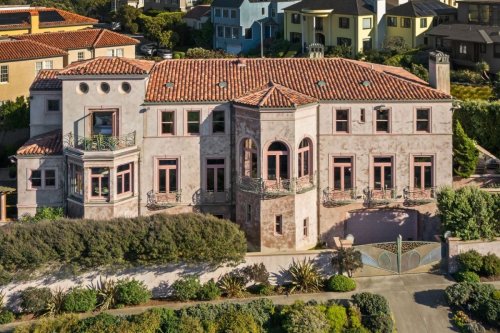 Celebrity Luxury: Dream Homes & Mansions