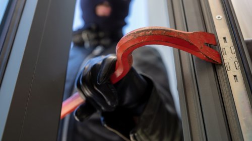5 Subtle Ways Burglars Can Tell No One Is Home