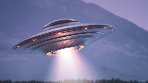 Pilot encounters terrifying 30-foot-tall UFO revealed in exclusive ATC audio