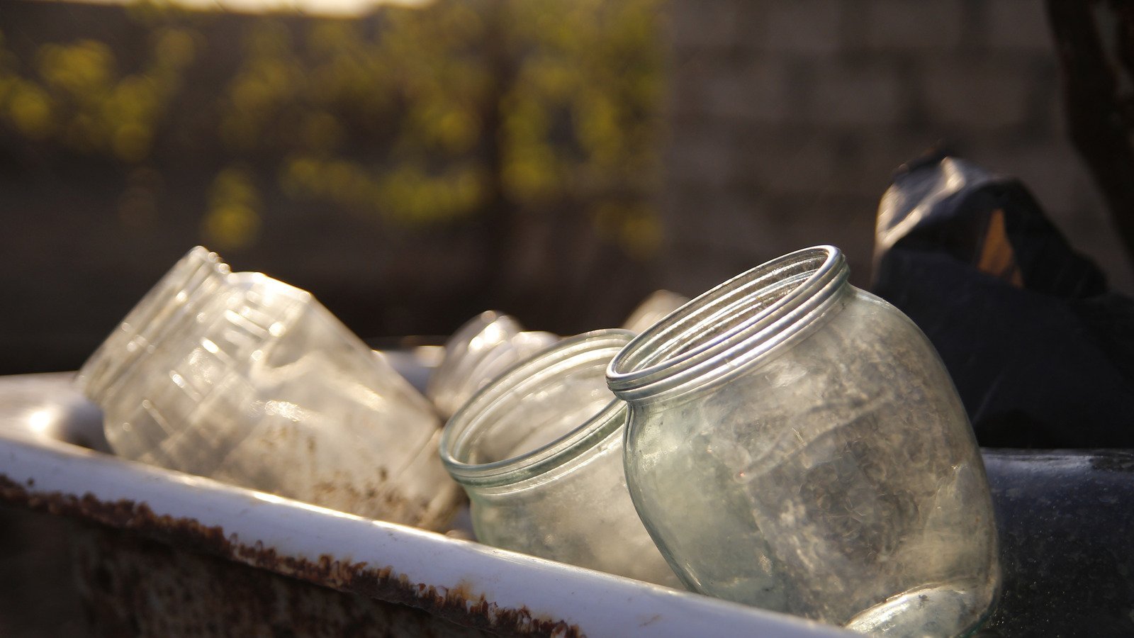 Creative ways to use glass jars in your garden 