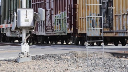 US, Bakersfield: Bakersfield Train vs Pedestrian Collision Leaves One Dead