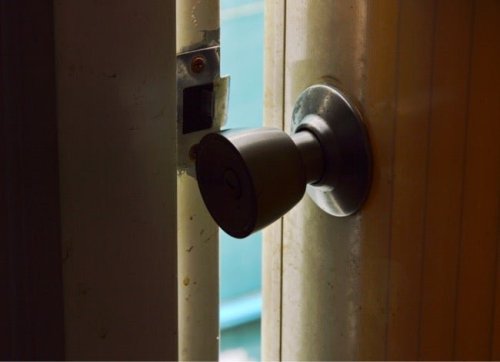 10 Brilliant Ways to Lock a Door Without a Lock