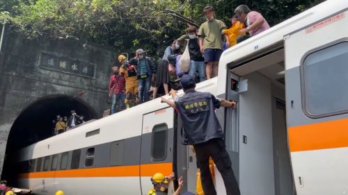 В железнодорожной катастрофе на Тайване погибли 48 человек