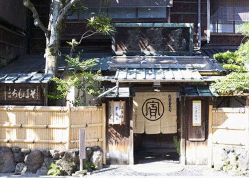 Inside The Kyoto Restaurant That Was Founded in 1465 (And Still Crazy Popular)