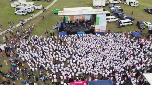 Nearly 1,500 people named 'Kyle' travel to the city of Kyle in an attempt to break world record