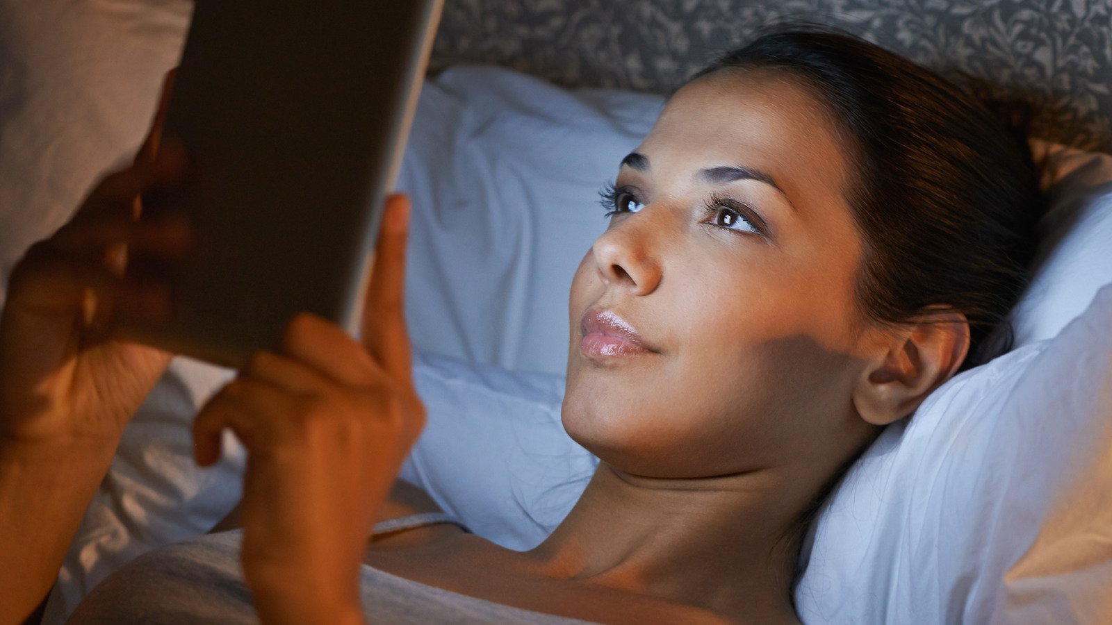 The Kindle Hack That Automatically Adjusts Brightness (So You Don't Have To) 