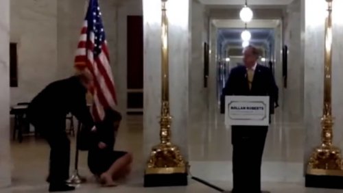 Rollan Roberts II: Senator’s pregnant wife faints as he announces he is running for president