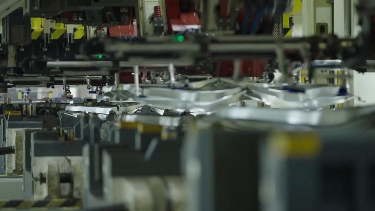 China: China reports forex settlement surplus in November