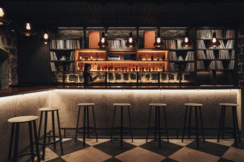 Bars You Need to Visit in Honolulu