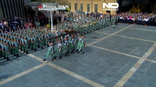 Legionaries carry statue of Christ in Maundy Thursday parade through Málaga