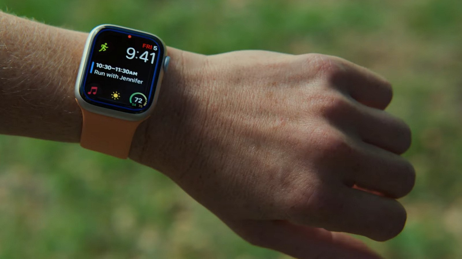 Get Rid Of The Blue Border On Your Apple Watch