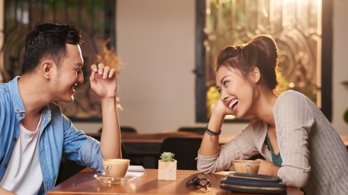 Here's Why You May Want To Avoid Talking About Work & Money On The First Date