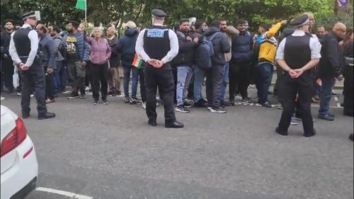 UK: Indian Diaspora Stages Protest Outside Pakistan High Commission in London After Pahalgam Attack