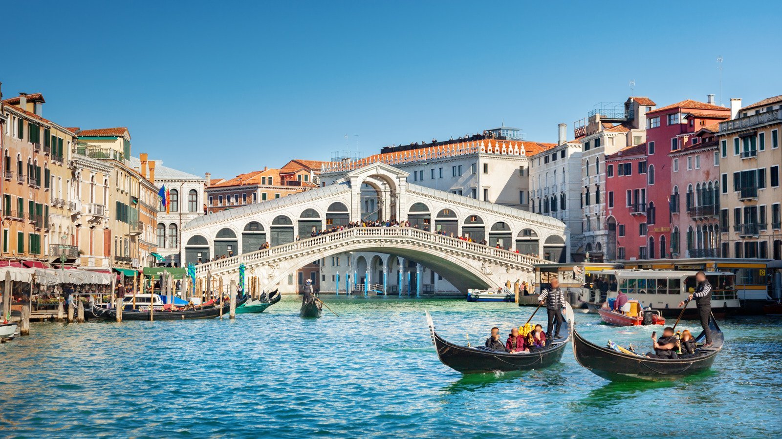 Terrible Tourist Traps People Can't Get Enough Of