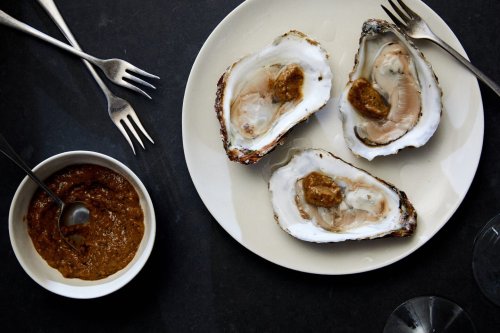 Raw bar season is upon us—here’s what 3 French wine pros pair with their oysters