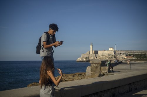 Cuba's informal market finds new space on growing internet