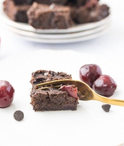 We never knew we needed these fudgy chocolate cherry protein brownies until now