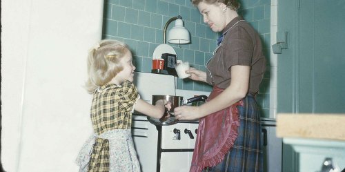 9 Bad Cooking Habits You Learned from Mom that You Need to Unlearn 