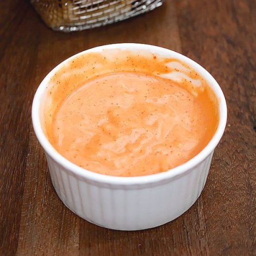 A Spicy Sriracha Mayonnaise to dip in your Fries #Recipe
