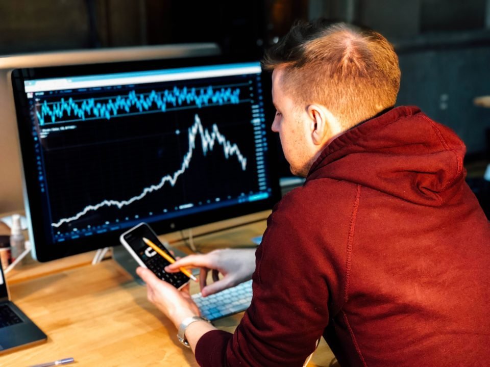 These are the best books every investing beginner needs to read