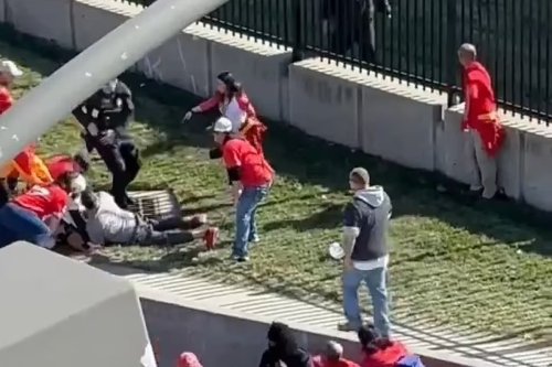 Shocking video captures KC Chiefs fans stopping Super Bowl parade gunman  