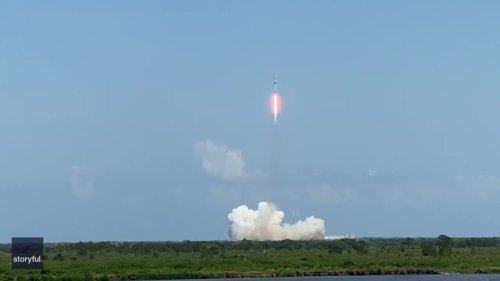 Eyewitness Captures SpaceX Falcon 9 Rocket Launch from Kennedy Space Center