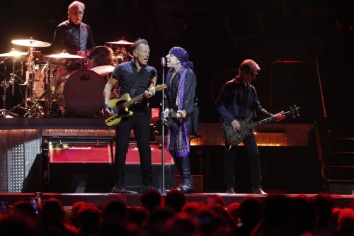 Bruce stopped 3 times at his first tour stop to chide the Trump administration