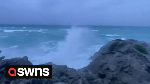 High winds and heavy rain as Hurricane Fiona lashes Bermuda