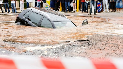 How Do You Escape a Sinking Car? — Plus More About Auto Safety