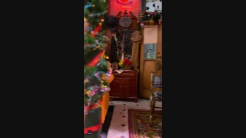 Could It Be Any More Festive? Tiny Central Perk Gets Holiday Makeover