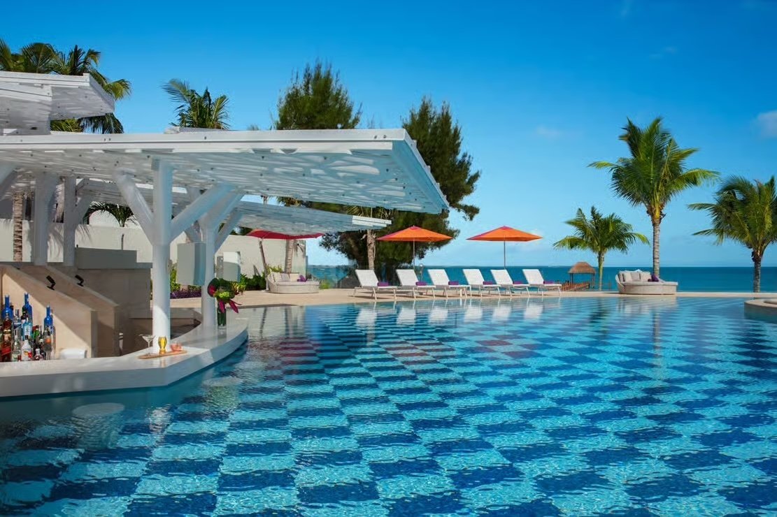 These Cancun resorts let you enjoy their pools without booking a room