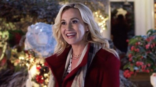10 Hallmark Holiday Movies Worth Watching (And 10 We Can't Stand)