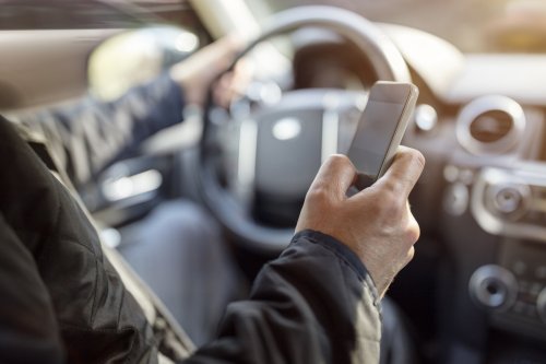If you're falling into these driving habits, you're probably dating yourself