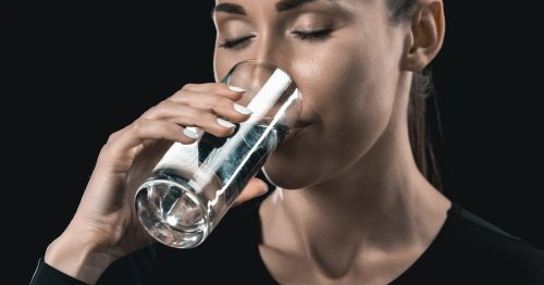 Drink water, live longer? Study finds link between hydration and aging