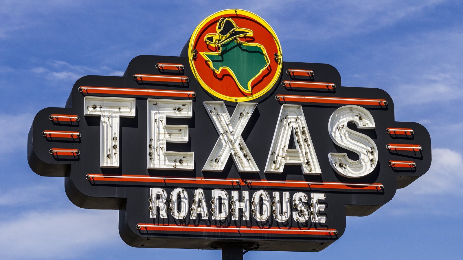 Colorado Man Accused Of Doing The 'Most Karen Thing Ever' At A Texas Roadhouse  