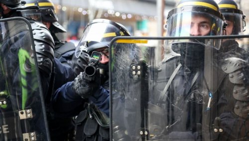Violences en manifestations: faut-il repenser le maintien de l’ordre français? 