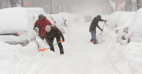 Tempête au Québec : Plus de 30 cm de neige et des vents jusqu'à 100 km/h 