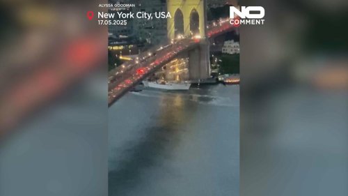 Moments the Mexican navy ship struck the Brooklyn Bridge